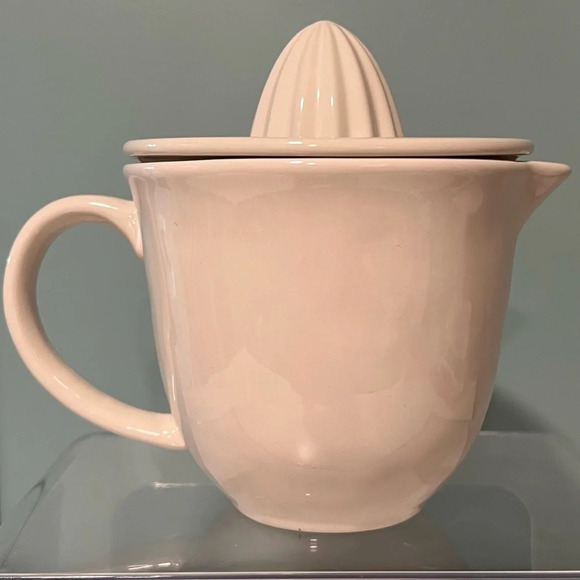 Rae Dunn ‘JUICE’ 2 Piece Juicer. - Picture 3 of 6